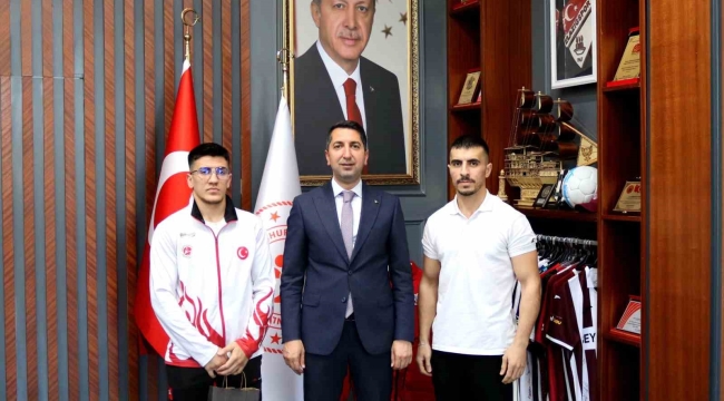 Omzundaki sakatlık yıldırmadı, Türkiye 3.'sü oldu
