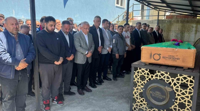 Ordu'da denizde boğularak hayatını kaybeden lise öğrencisi toprağa verildi