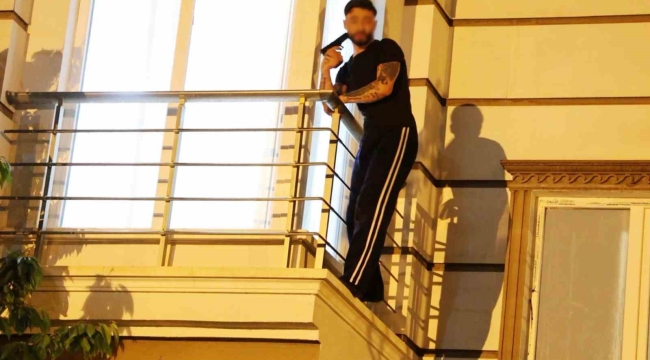 Oyuncak tabancayla polisi alarma geçirdi