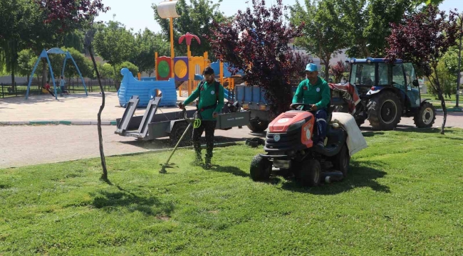 Parklar yaz mevsimine hazırlanıyor