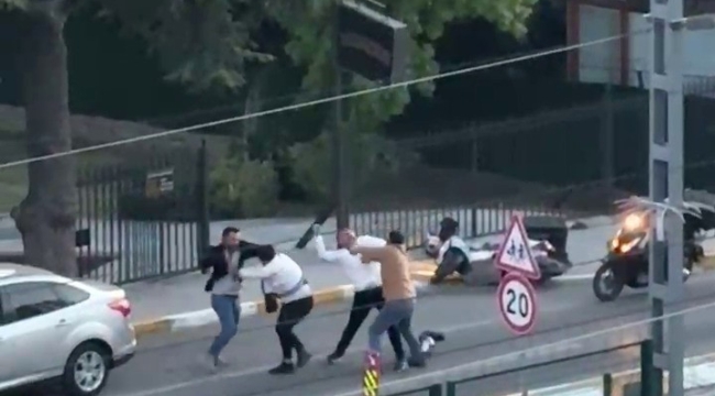Pendik'te yol verme kavgası: Yumruklar, kask ve bıçak havada uçuştu