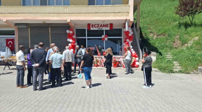 Pülümür'de 18 yıl aradan sonra eczane açıldı