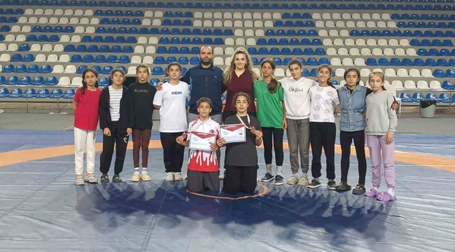Salihlili güreşçiler, Rize'den madalyalarla döndü