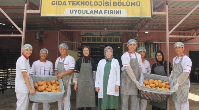 Şanlıurfa'da meslek lisesi öğrencileri günlük 16 bin ekmek üretiyor