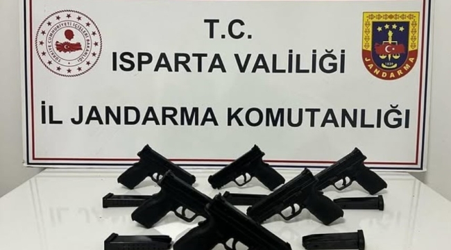 Şarkikaraağaç'ta ruhsatsız silah operasyonu