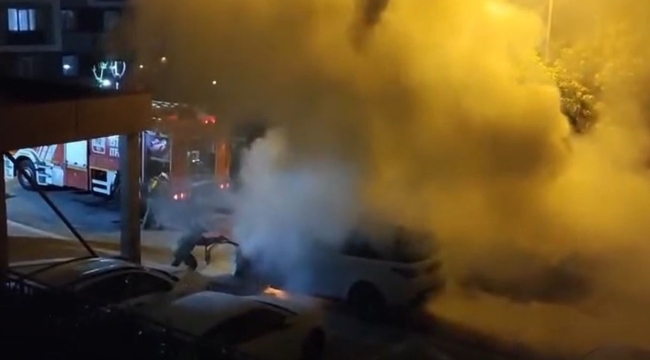 Silivri'de park halindeki araçta yangın paniği