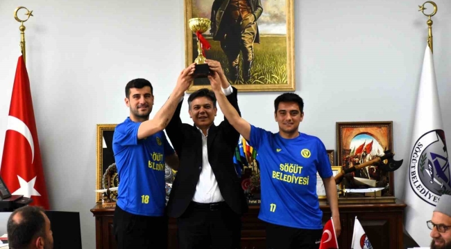 Söğütspor'dan Başkan Durgut'a şampiyonluk ziyareti