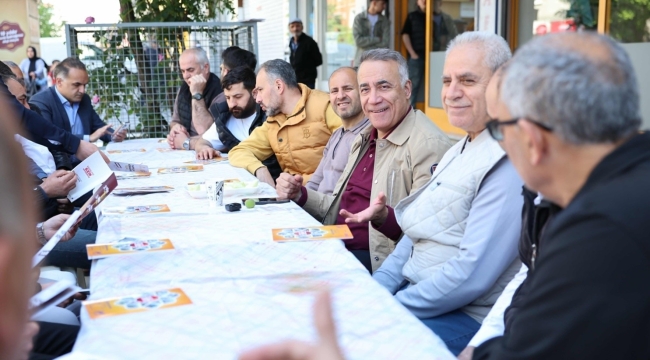 Sultangazi Belediye Başkanı Dursun esnafla kahvaltı sofrasında