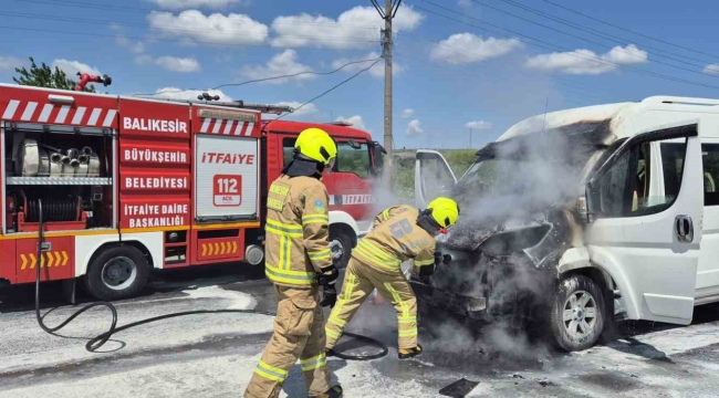 Susurluk'ta araç yangını paniğe neden oldu