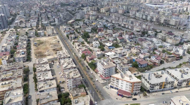 Tarsus'ta caddelerde yenileme çalışmaları sürüyor