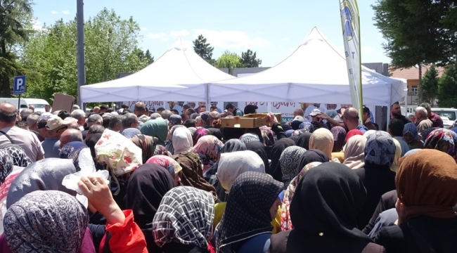 Tavşanlı'da fide dağıtımı izdihama sebep oldu