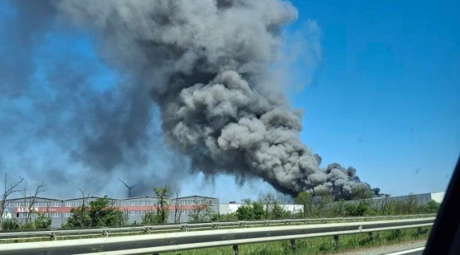 Tekirdağ'da fabrikada yangını: Dumanlar her yerden gözlendi