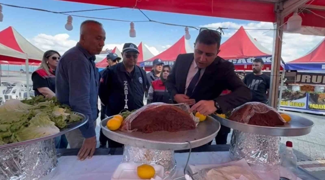 Tezgâhta sinekli et, bozuk ürün tespit edildi Eğirdir'de Yöresel Pazar mühürlendi
