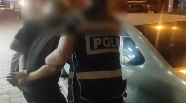Trafikte tartıştığı kişiye tabanca gösteren şahıs yakalandı