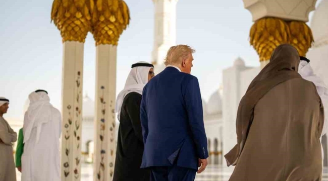 Trump, BAE Devlet Başkanı Al-Nahyan ile Şeyh Zayed Camii'ni gezdi