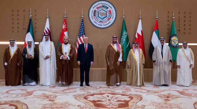 Trump: "Selman ve Erdoğan'la görüşmemin ardından yeni bir başlangıç yapmaları için Suriye'ye tüm yaptırımları kaldırıyoruz"