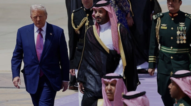 Trump'ın Orta Doğu turunda ilk durağı Suudi Arabistan oldu
