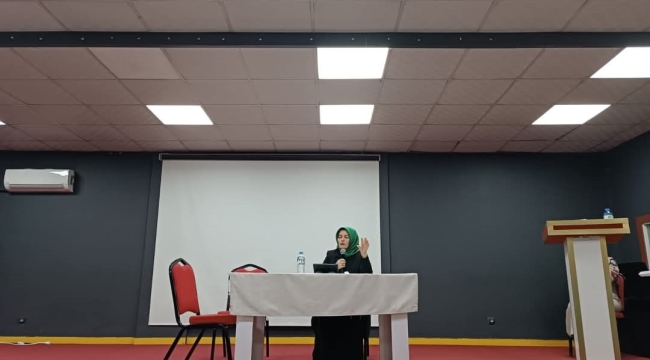 Tutak'ta "Aileyi Ayakta Tutan Değerler" konulu konferans düzenledi.