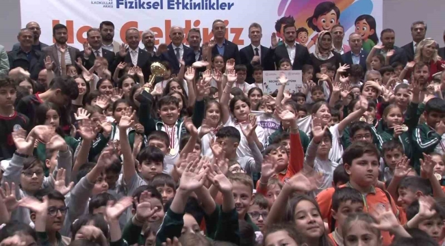 Ümraniye'de, 'Geleneksel Çocuk Oyunları ve İlkokullar Arası Fiziksel Etkinlikler'de ödüller sahiplerini buldu
