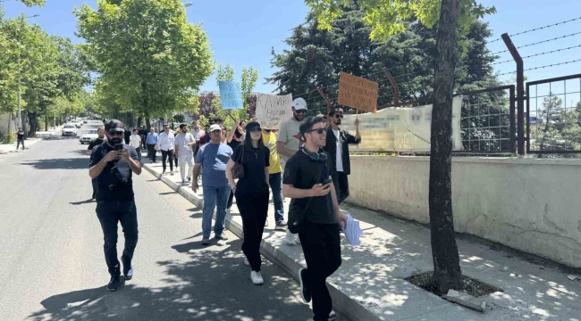 Üniversite öğrencilerinden yüzde 74'lük zam protestosu