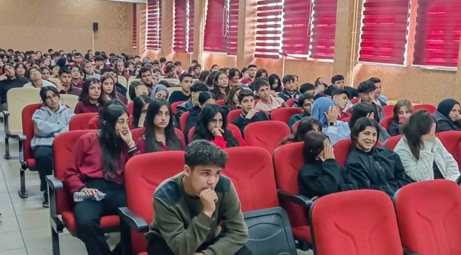 Van Büyükşehir Belediyesi öğrencileri sokak hayvanları hakkında bilgilendirdi