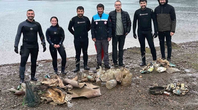 Yağmur altında deniz dibi temizliği