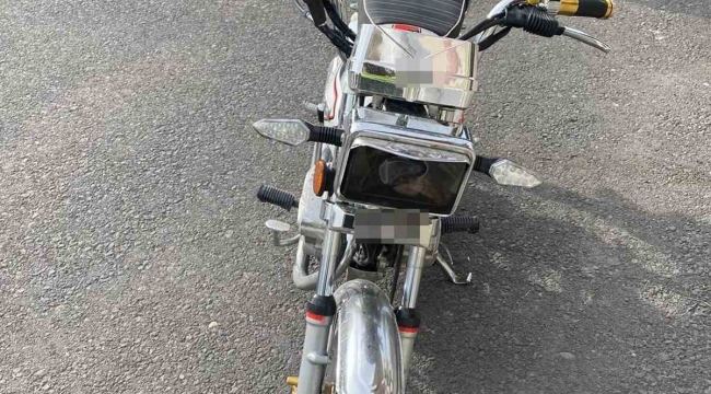 Yatarak motosiklet süren sürücünün ehliyeti iptal edildi