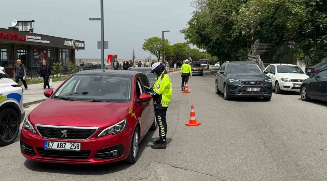 Zonguldak'ta trafik denetimi; sürücülere evrak kontrolü yapıldı